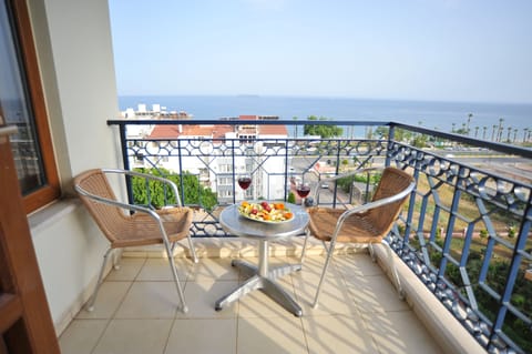 Junior Suite Sea View | Minibar, in-room safe, desk, laptop workspace