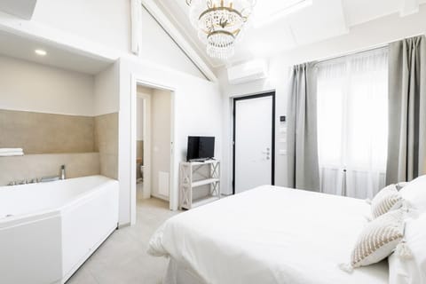 Standard Double Room | Hypo-allergenic bedding available, down comforters, desk
