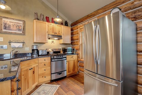 Full kitchen w/stainless appliances for all of your cooking needs.