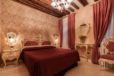 Standard Double or Twin Room | Down comforters, in-room safe, soundproofing, free WiFi