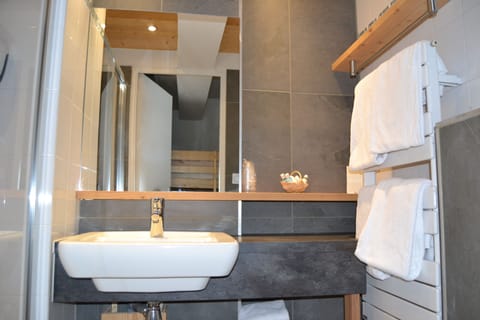 Premium Quadruple Room, 1 Bedroom | Bathroom | Free toiletries, towels