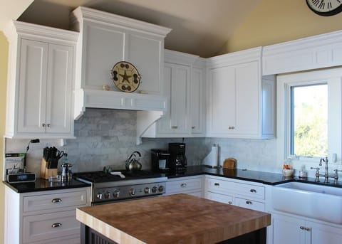 Features include top of a gas stove, farm sink, and wonderful functionality!