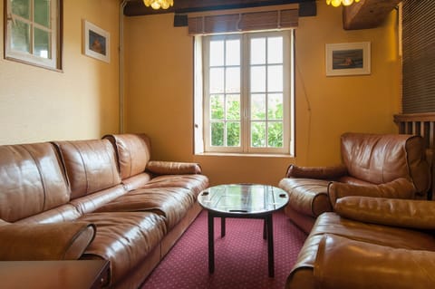 50-cm LCD TV with digital channels, TV