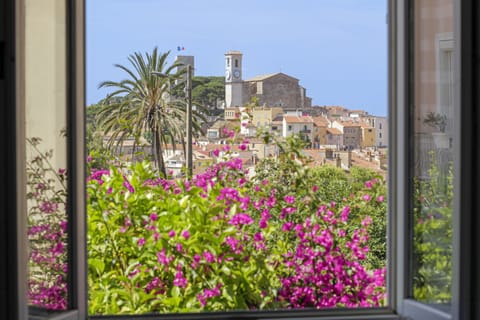 Superior Room, Sea View | 1 bedroom, individually decorated, desk, blackout drapes