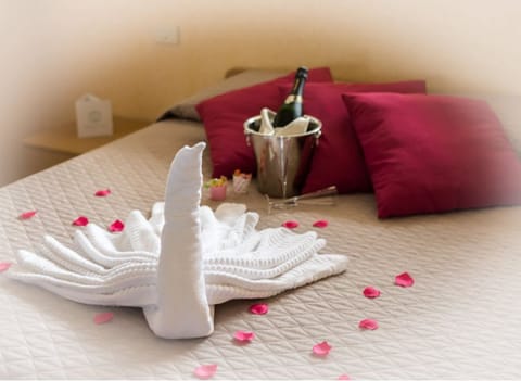 Double Room | 1 bedroom, cribs/infant beds, free WiFi, bed sheets