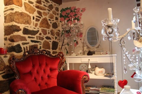 Cottage (Maison de la Rose) | Individually decorated, individually furnished, free cribs/infant beds