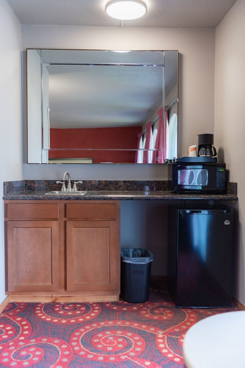 Pillowtop beds, individually decorated, desk, iron/ironing board