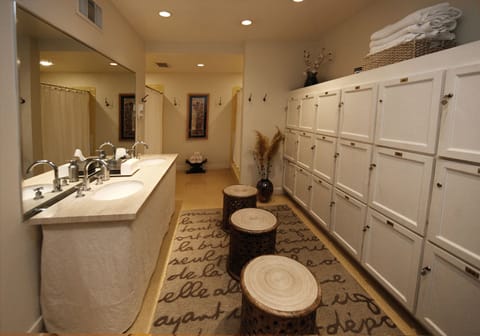 Couples treatment rooms, hot tub, hot springs, body treatments