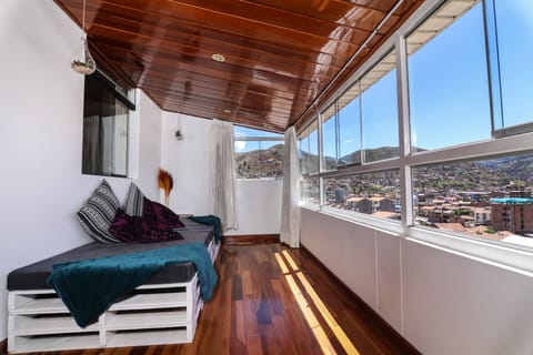 3 bedrooms, down comforters, iron/ironing board, free WiFi
