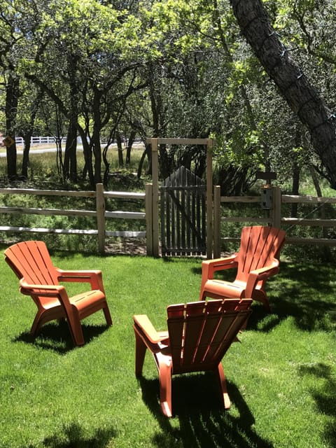 Cool afternoons and evenings.  Relax or play in the large yard.  Wildlife watch.