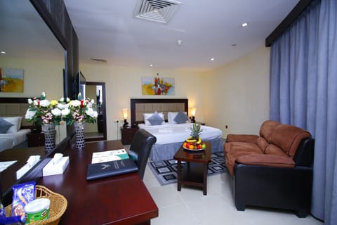Standard Room | 1 bedroom, minibar, in-room safe, laptop workspace