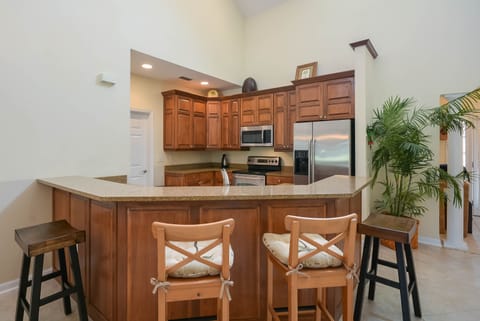 Additional seating at the kitchen counter for 4.