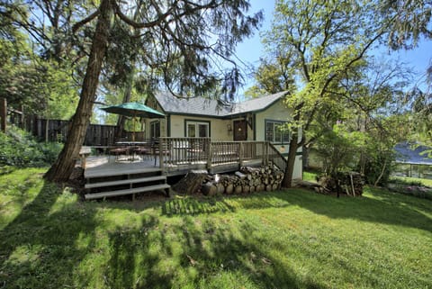 Very sweet one-level cottage in the heart of downtown