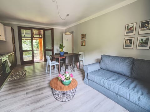 Room, Property, Furniture, Living Room, Interior Design, Building, House, Real Estate, Floor, Home