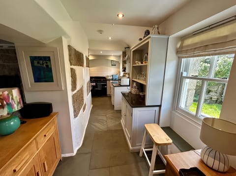 Cottage | Private kitchen | Microwave, stovetop, dishwasher, cookware/dishes/utensils