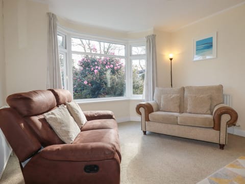 Cottage | Living area | TV