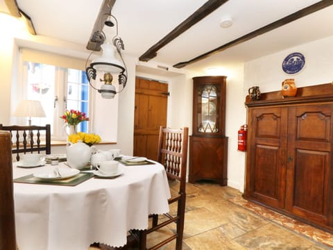 Cottage | Private kitchen | Microwave, stovetop, dishwasher, electric kettle