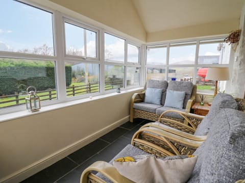 Cottage | Living area | TV