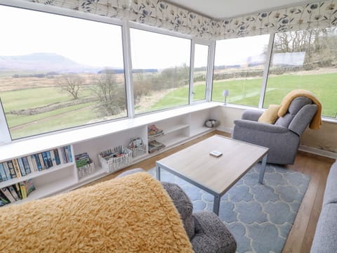 Cottage | Living area | TV