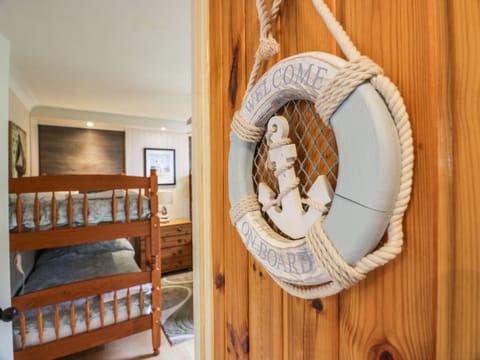 Cottage | 2 bedrooms, individually decorated, individually furnished, free WiFi