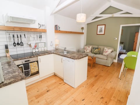 Cottage | Private kitchen | Fridge, microwave, stovetop, dishwasher