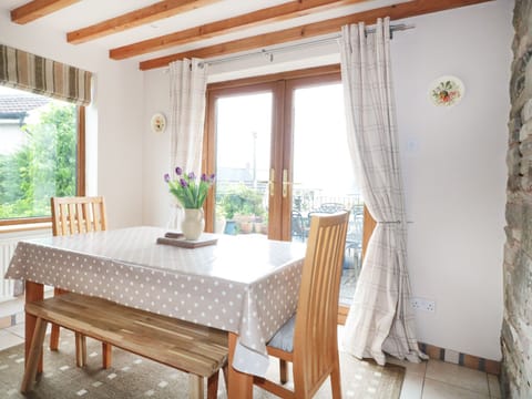 Cottage | Private kitchen | Microwave, stovetop, dishwasher, highchair