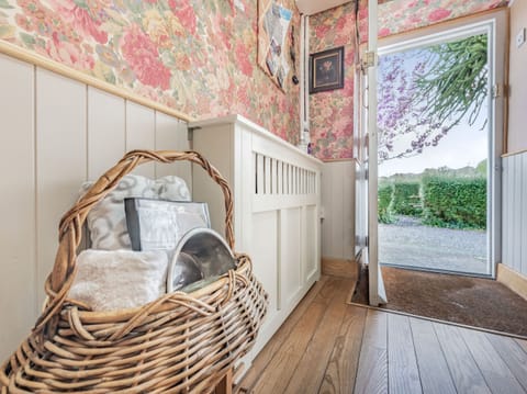 Cottage | 2 bedrooms, individually decorated, individually furnished, free WiFi