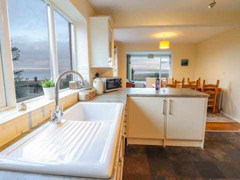 Cottage | Private kitchen | Stovetop, dishwasher, highchair, cookware/dishes/utensils