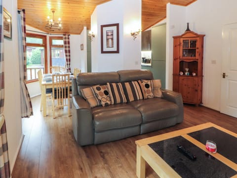 Cottage | Living area | TV