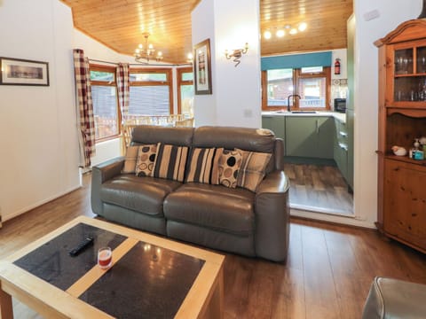 Cottage | Living area | TV