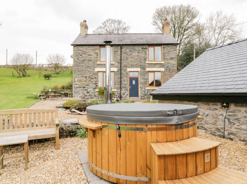 Cottage | Property grounds