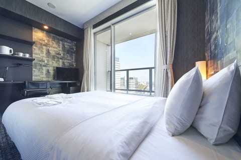 Premium bedding, down comforters, desk, blackout drapes