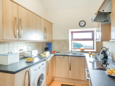 Cottage | Private kitchen | Stovetop, dishwasher, highchair, cookware/dishes/utensils