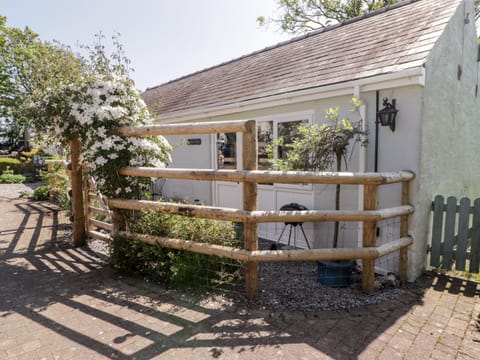 Cottage | Property grounds