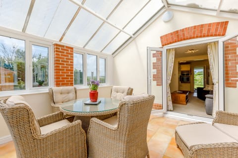 Cottage | Dining