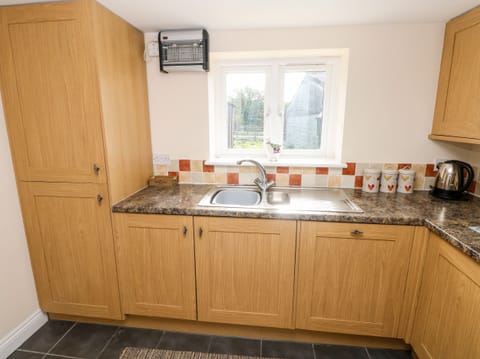 Cottage | Private kitchen | Fridge, dishwasher, highchair, cookware/dishes/utensils