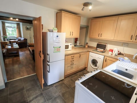 Cottage | Private kitchen | Dishwasher, highchair, cookware/dishes/utensils