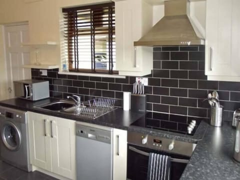 Cottage | Private kitchen | Stovetop, dishwasher, highchair, cookware/dishes/utensils