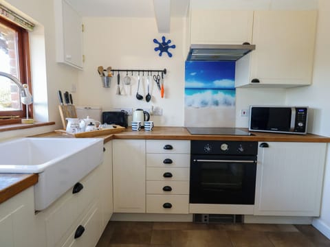 Stovetop, dishwasher, cookware/dishes/utensils