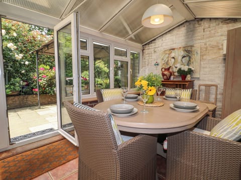 Cottage | Dining
