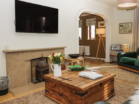 Cottage | Living area | TV
