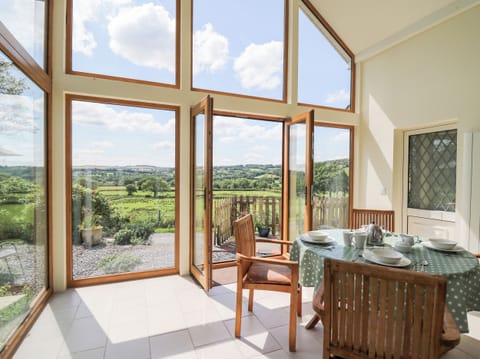 Cottage | Bathroom | Shower, hair dryer