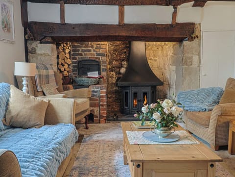 Cottage | Living area | TV