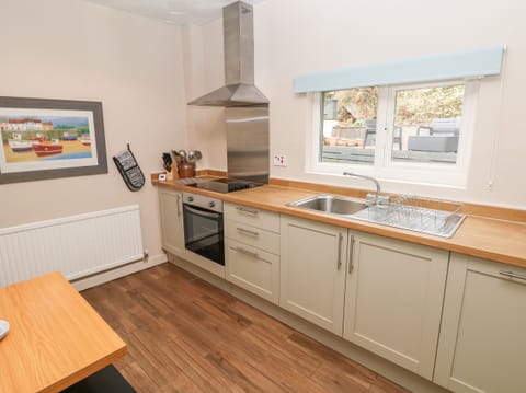Cottage | Private kitchen | Fridge, dishwasher, highchair, cookware/dishes/utensils