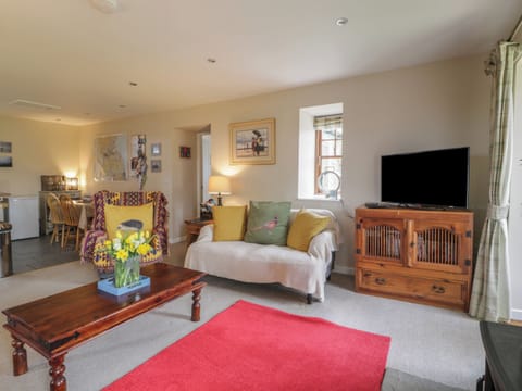 Cottage | Living area | TV