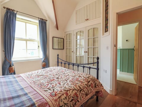 Cottage | 4 bedrooms, WiFi (free), individually decorated, individually furnished