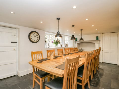 Cottage | Dining