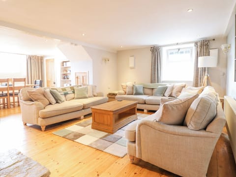Cottage | Interior