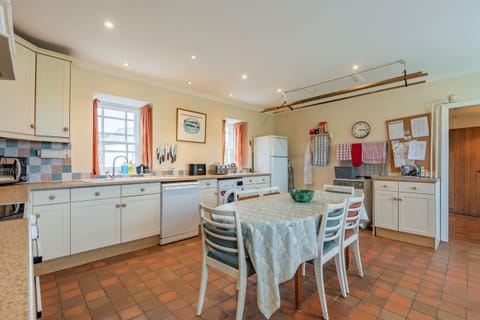 Cottage | Private kitchen | Fridge, dishwasher, highchair, cookware/dishes/utensils