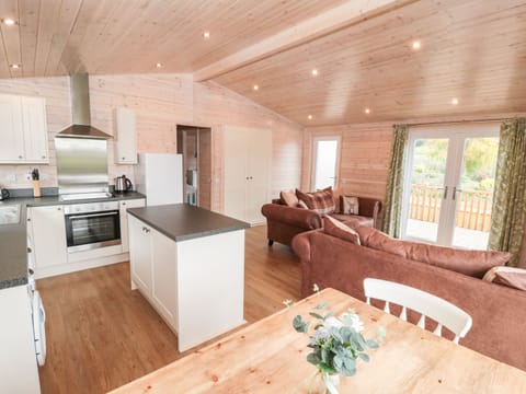 Cottage | Private kitchen | Fridge, microwave, stovetop, dishwasher